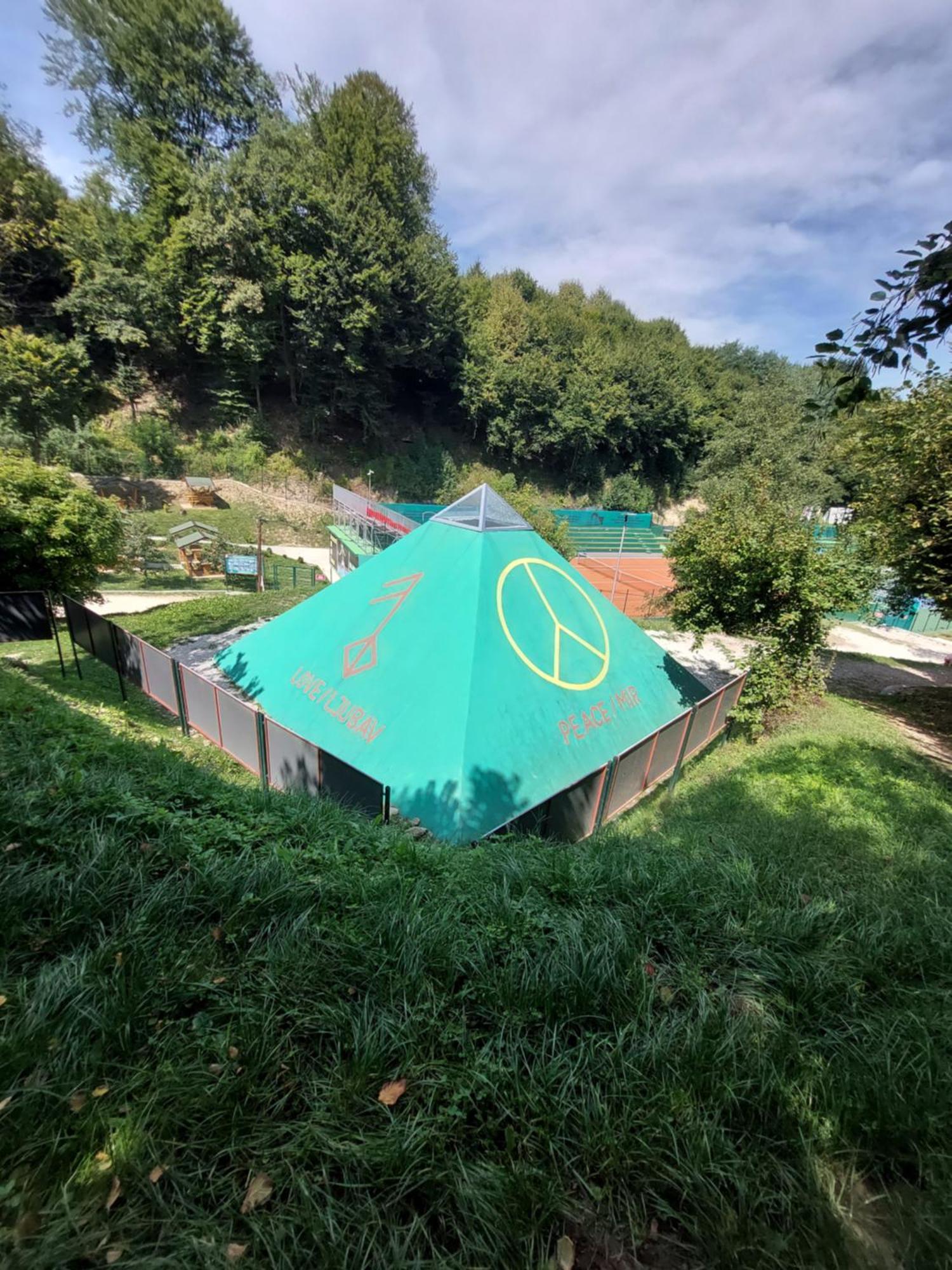 L'Appartement De La Pyramide Du Soleil Visoko Dış mekan fotoğraf